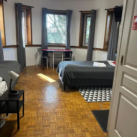 홈스테이 Noclegi Mosina *